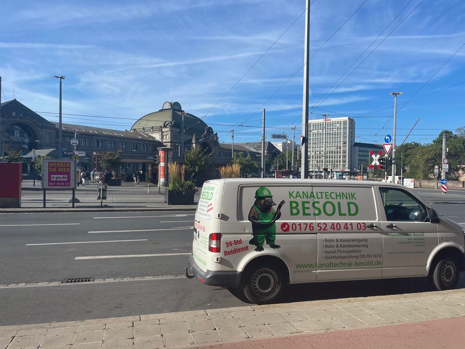 Servicefahrzeug von Kanaltechnik Besold für Rohr und Kanalreinigung im Einsatz