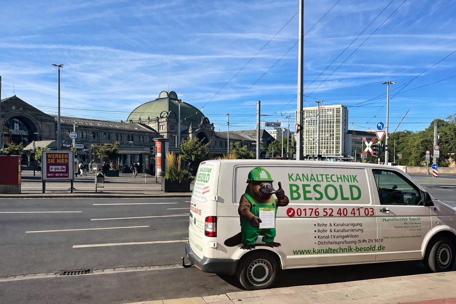 Kanaltechnik Besold Servicefahrzeug mit Firmenaufdruck – mobiler Einsatz für Rohrreinigung und Kanalsanierung in der Region